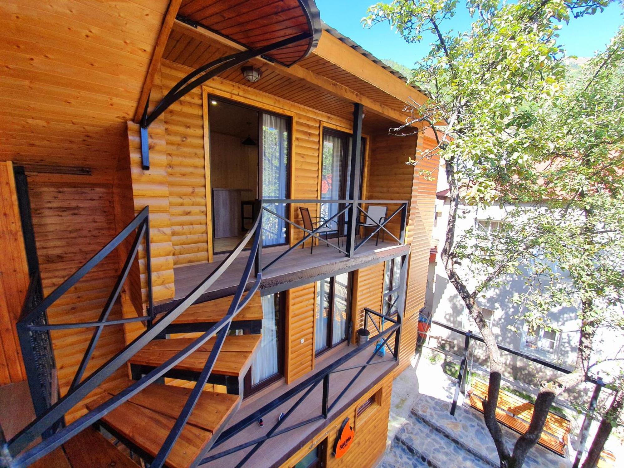 Nino Ratiani'S Guesthouse Mestia Luaran gambar