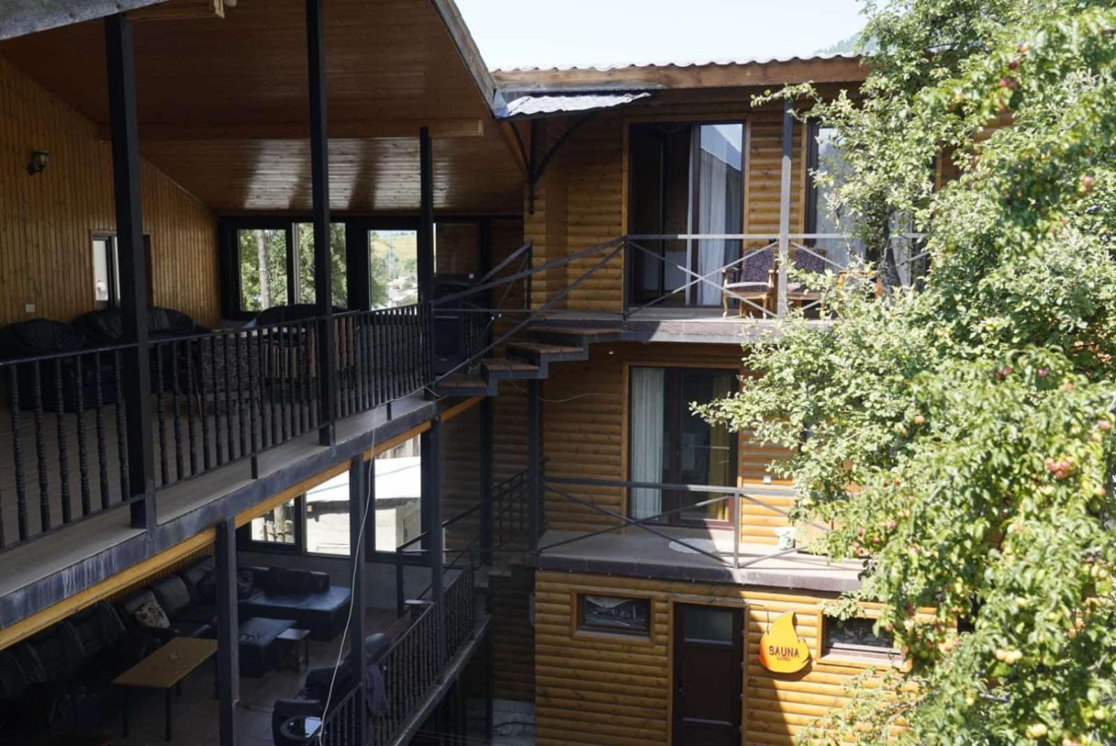 Nino Ratiani'S Guesthouse Mestia Luaran gambar