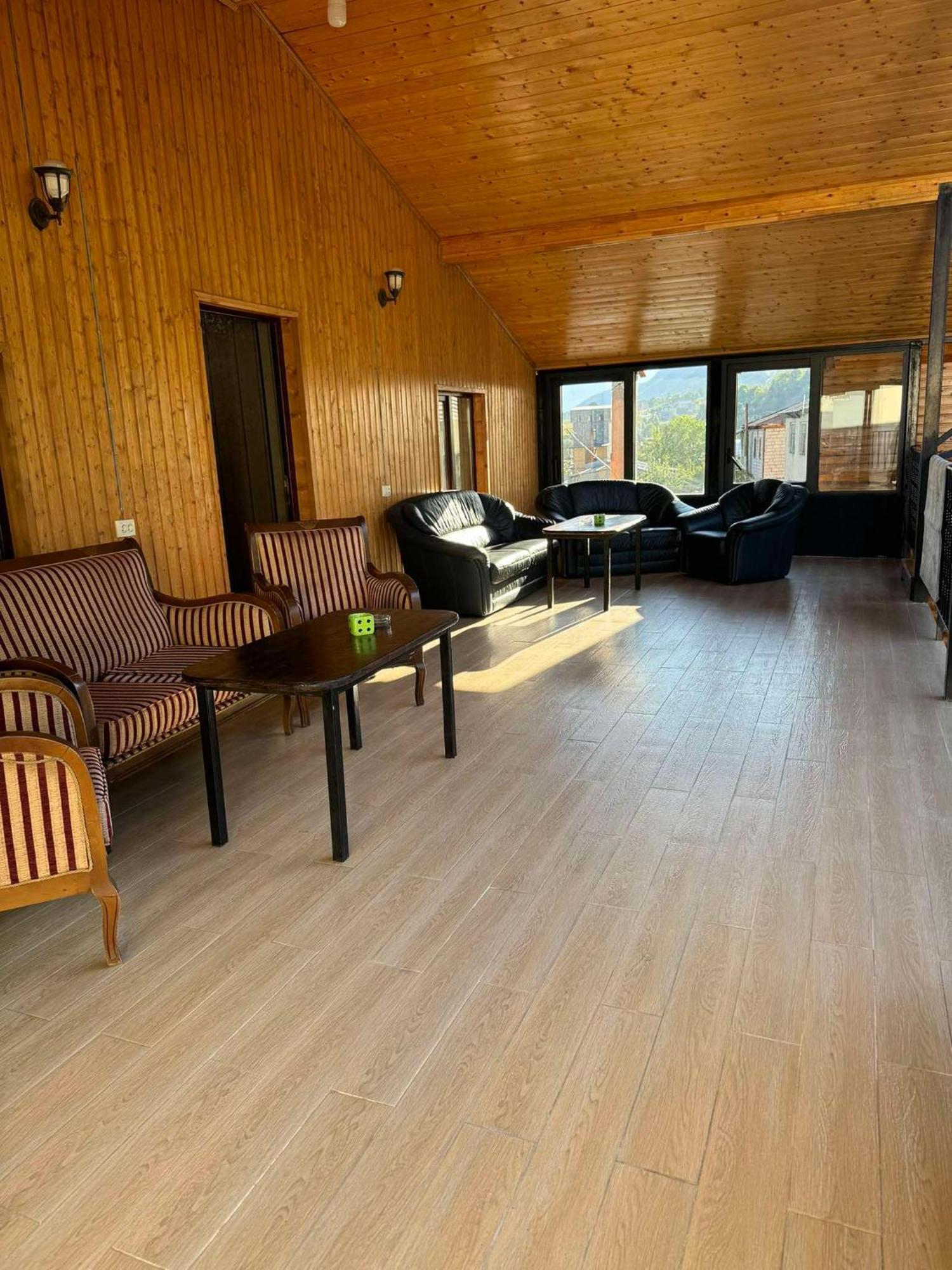 Nino Ratiani'S Guesthouse Mestia Luaran gambar