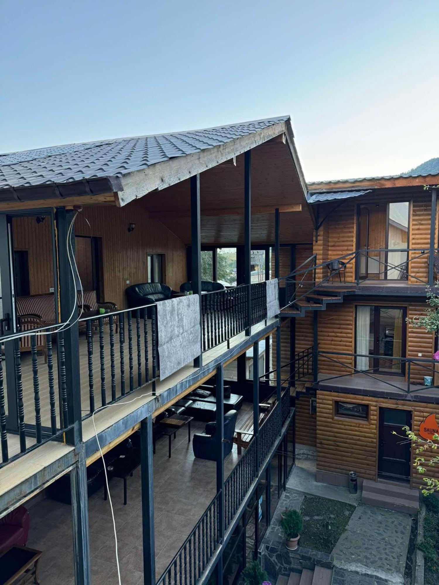 Nino Ratiani'S Guesthouse Mestia Luaran gambar
