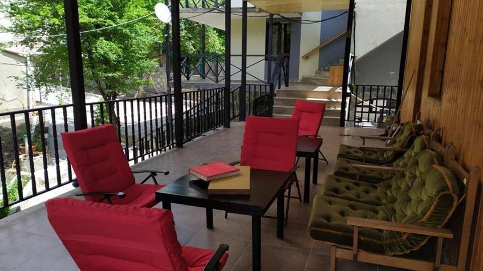 Nino Ratiani'S Guesthouse Mestia Luaran gambar